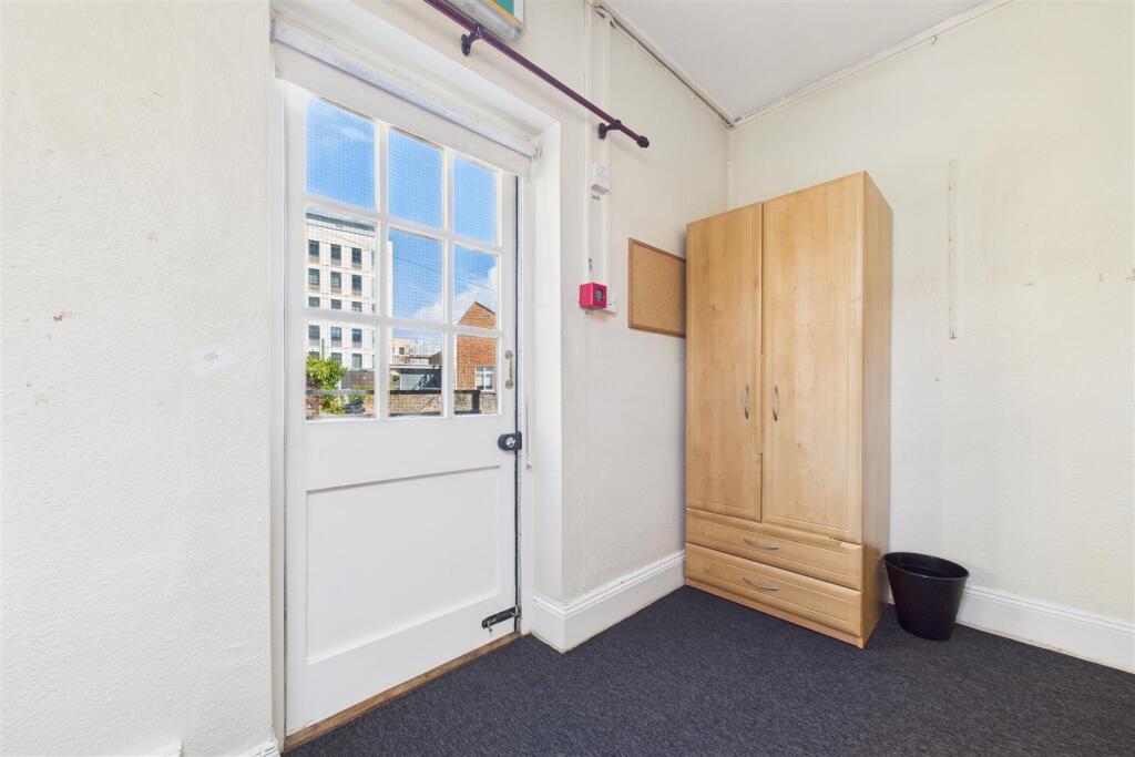 97 Woodland Road, Redland, Bristol BS8 1US | Freeh