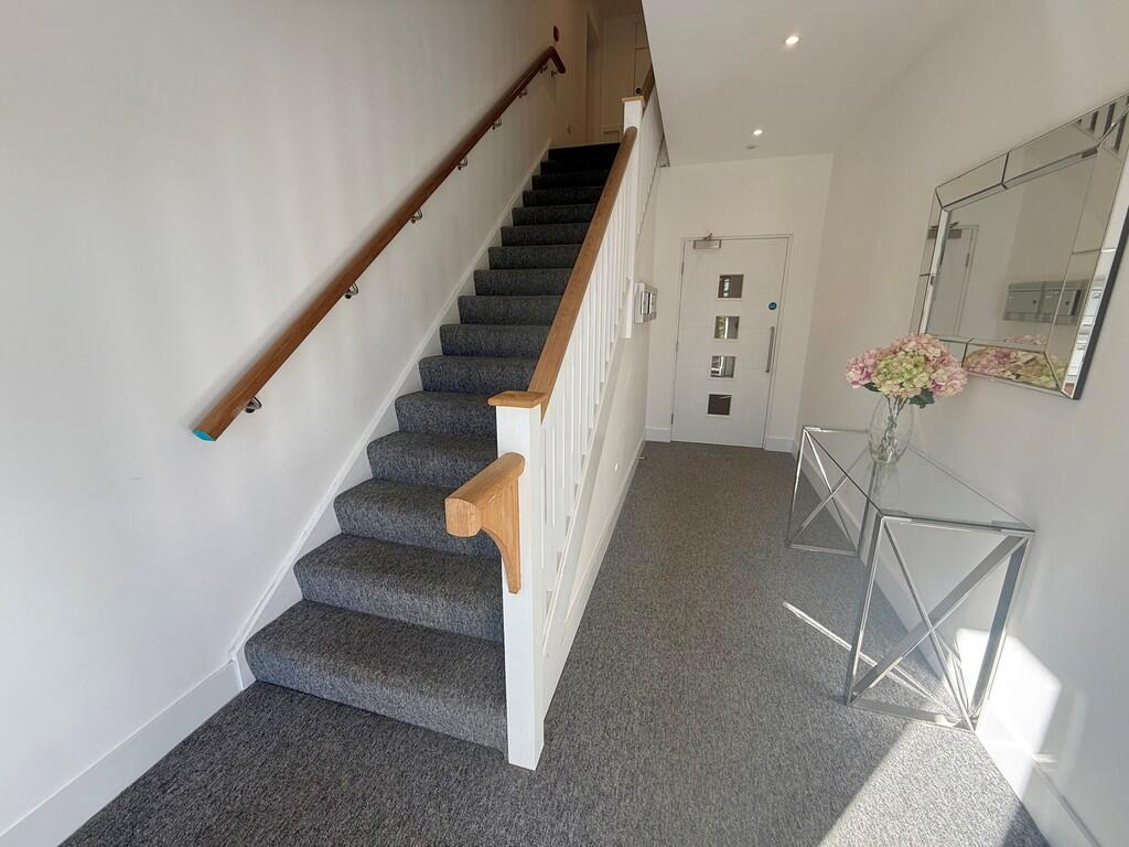 2 Harwood Apartme...