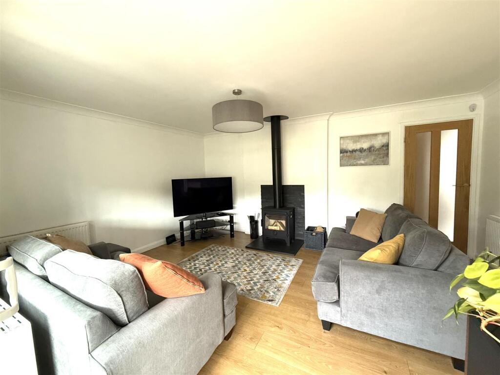 17 finches lounge 4.jpeg