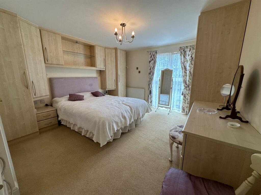 Bed 1.jpg