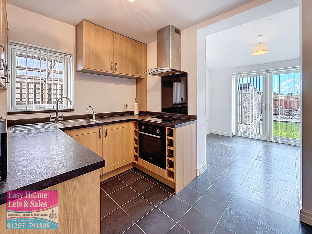 Kitchen/Living Sp...