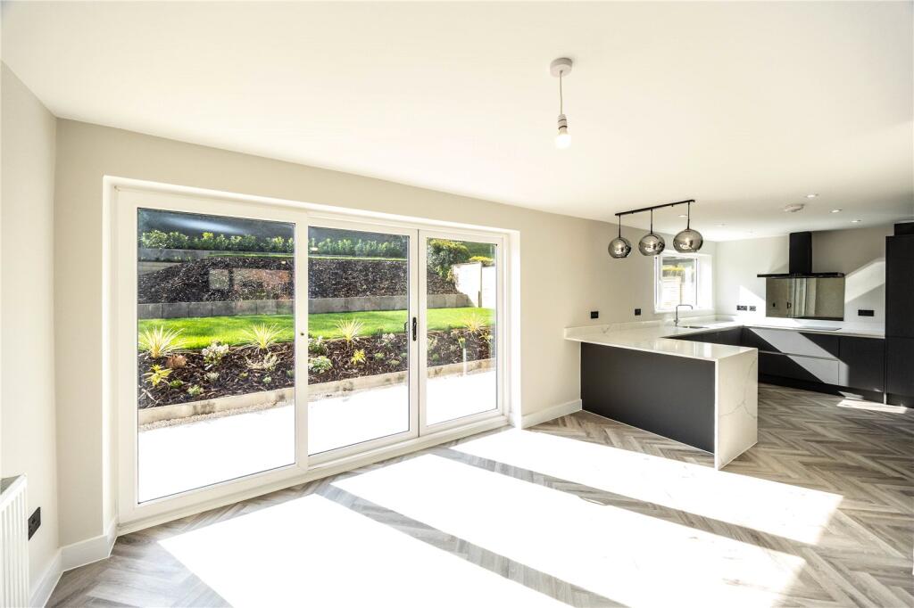 Dining/Kitchen Area