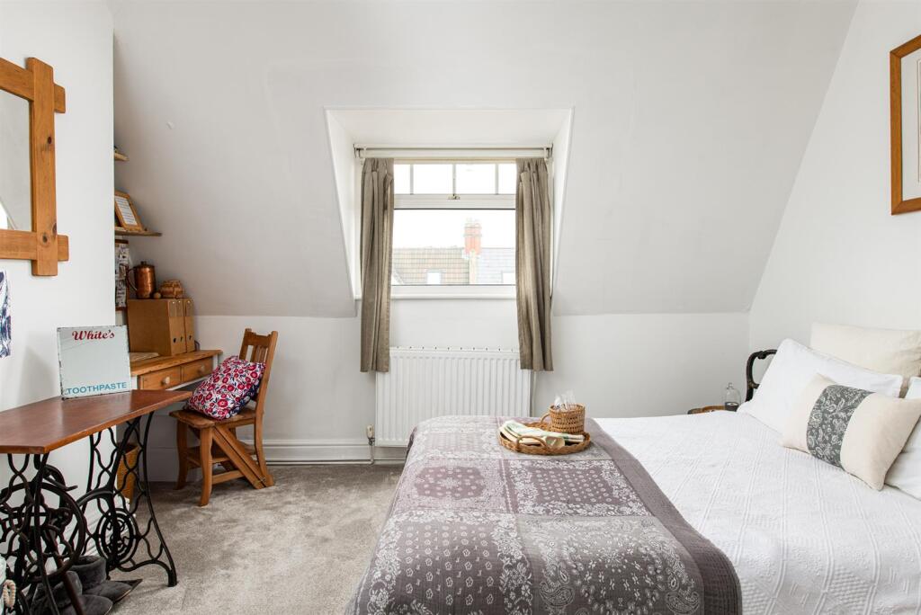 Bedroom1_4.jpg