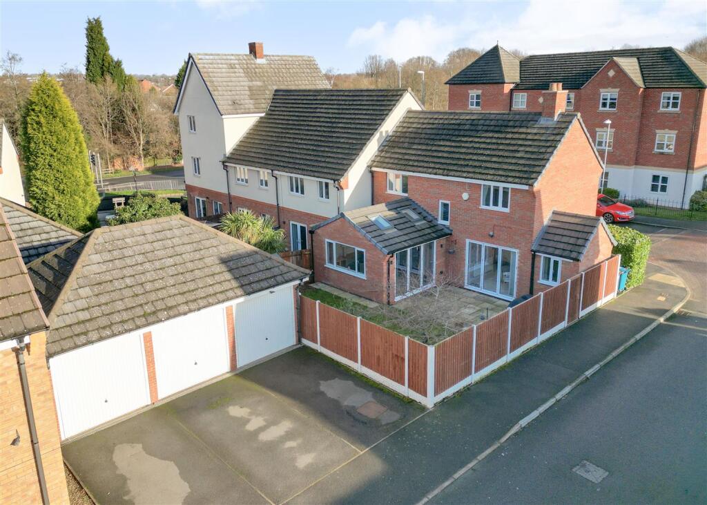8 Lindores Road