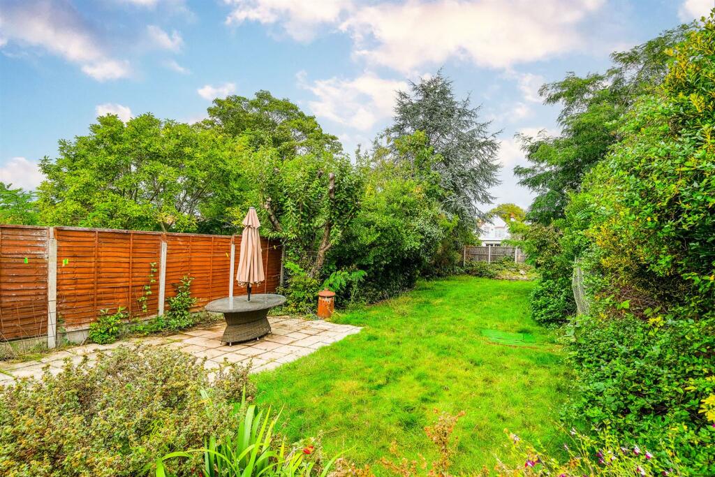 8 Burnham Road-31_web.jpg