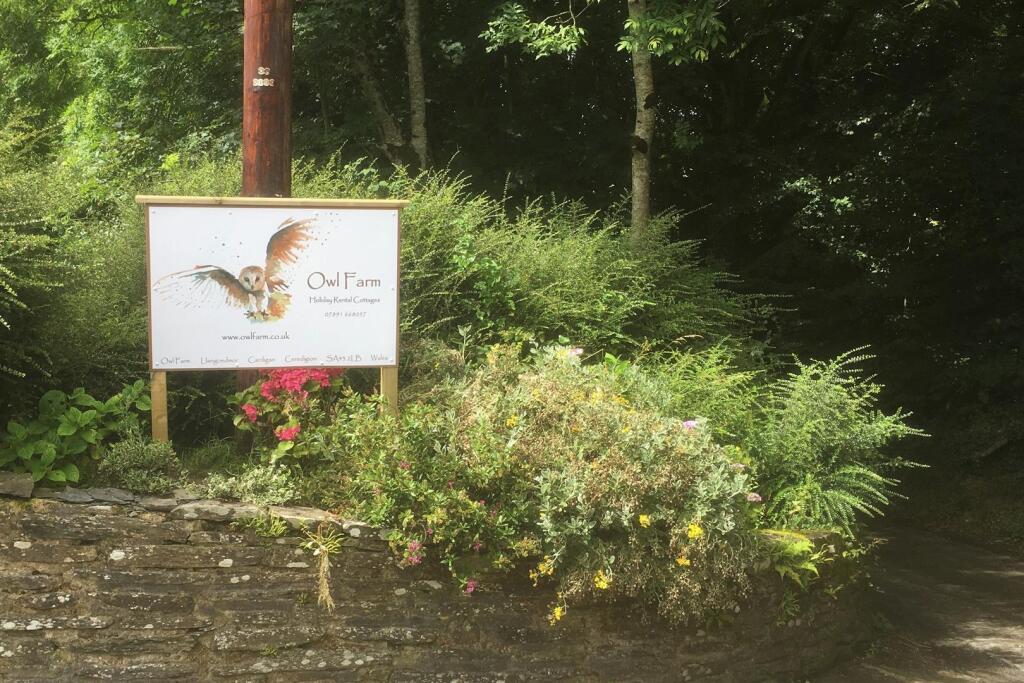 Owl Farm - Road Sign.jpg