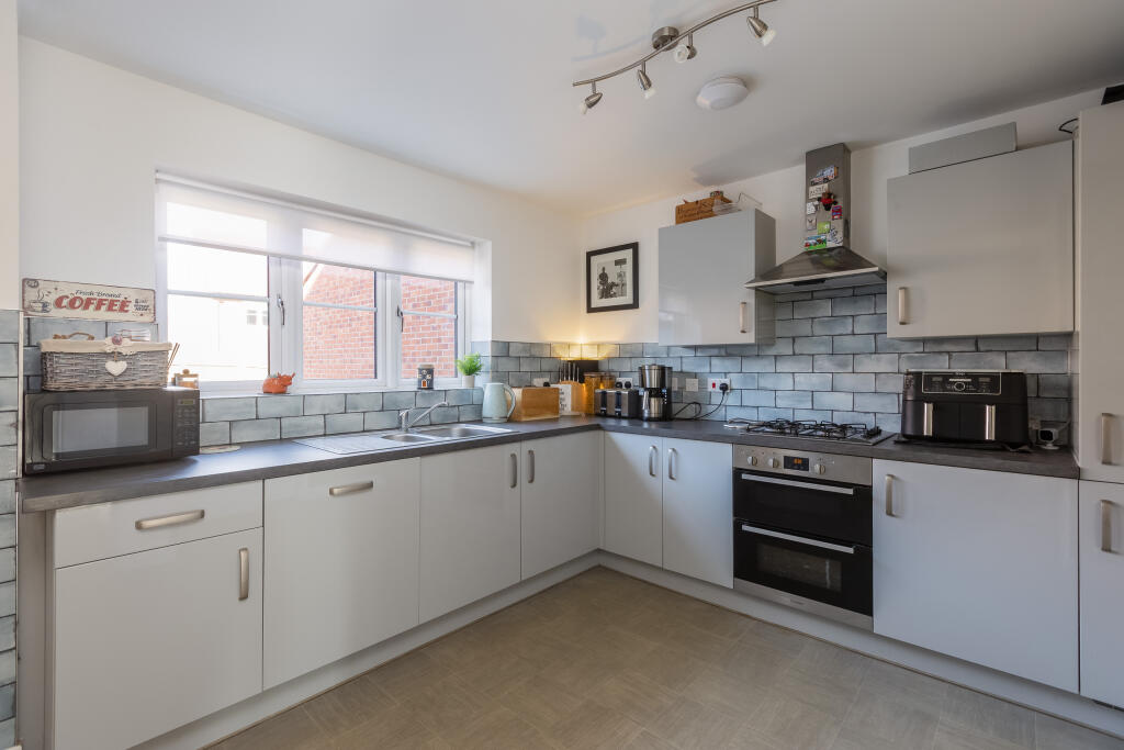 Holly Drive 12 Kitchen-2