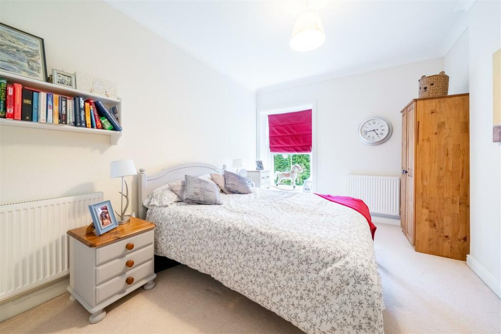 Bedroom 1.jpg