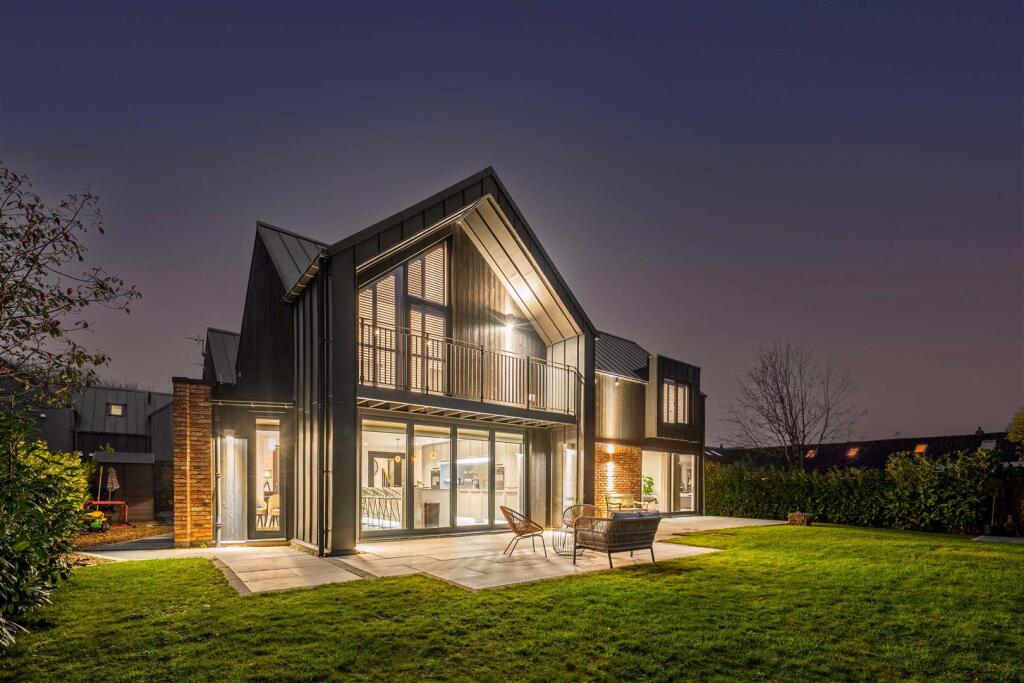 Blackthorn Barn - by Visually Rich 09151.jpg