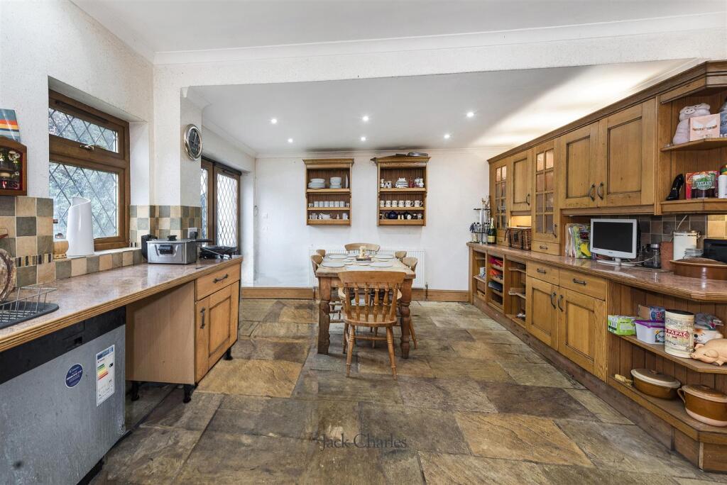 67 Hadlow Rd, TN9 1QB 008.jpg