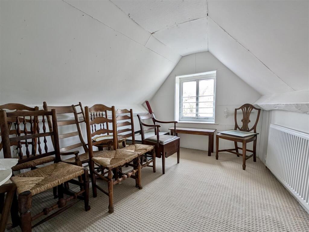 ATTIC ROOM ONE/BEDROOM FIVE