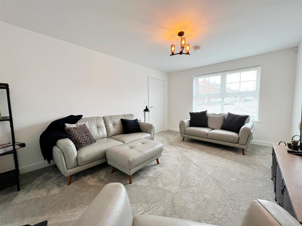 Lounge pic 3.jpg