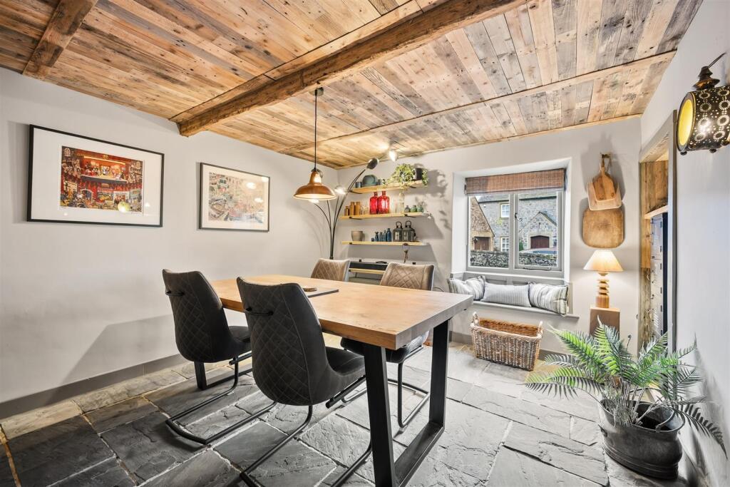 Saxton Mee Well Yard 0042.jpg