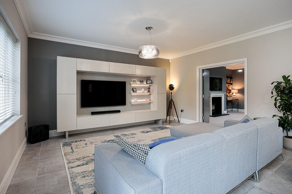 3_churchill_avenu...