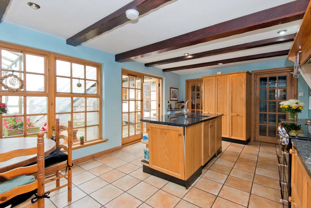 05 kitchen