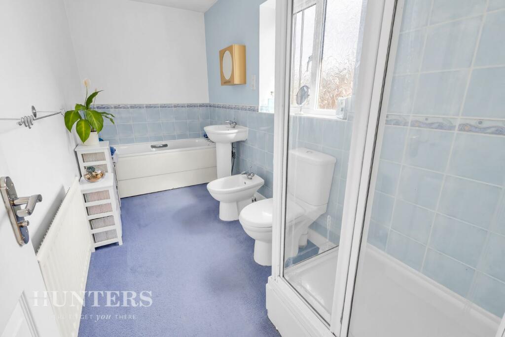 En-suite bathroom