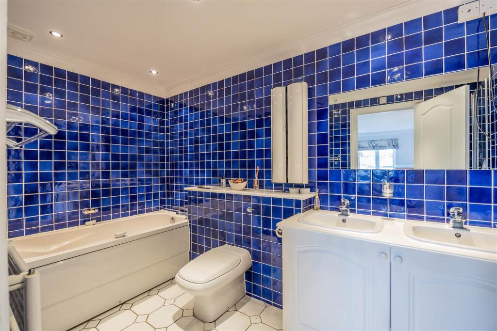 En-Suite Bathroom