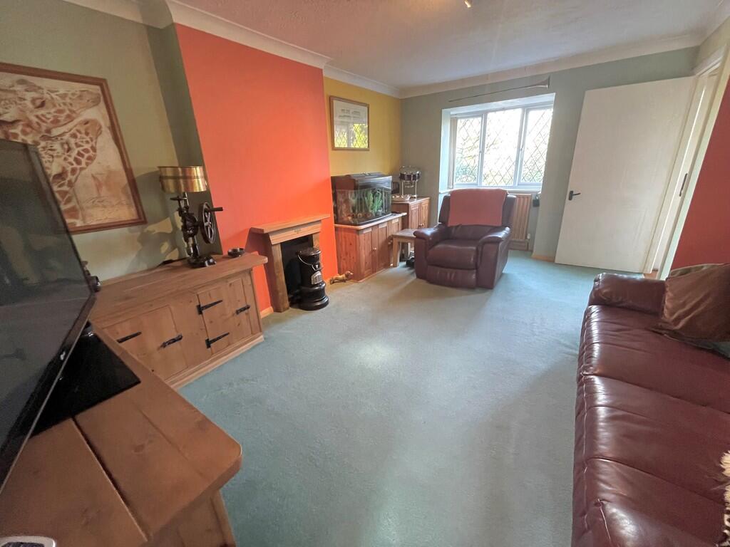 19 Biscay Close L...