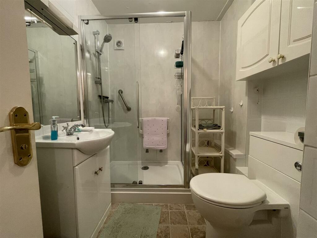 Shower room.JPG