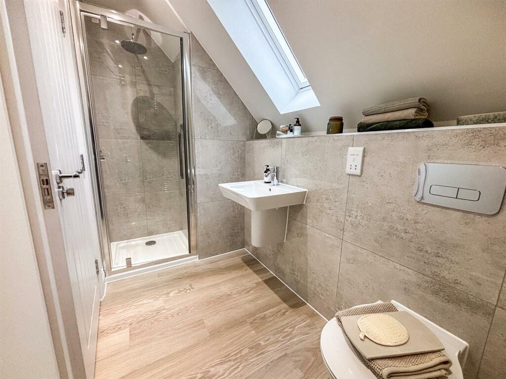ensuite 2.jpg