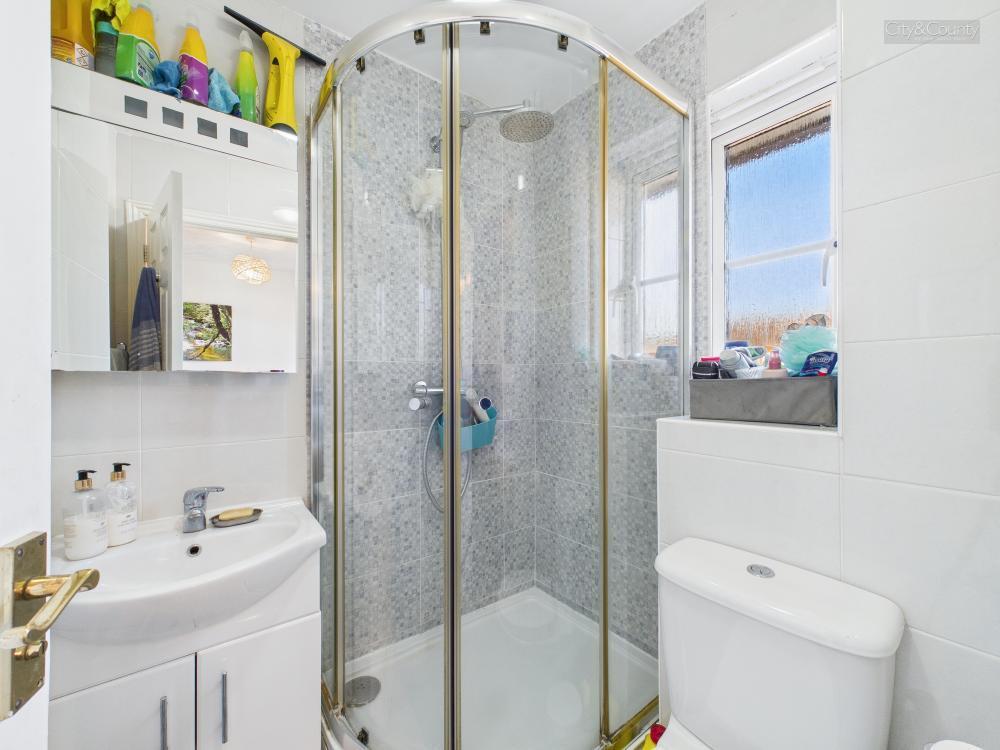 En-Suite To Master Bedroom