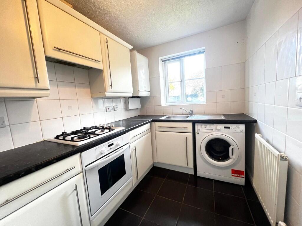 FITTED KITCHEN