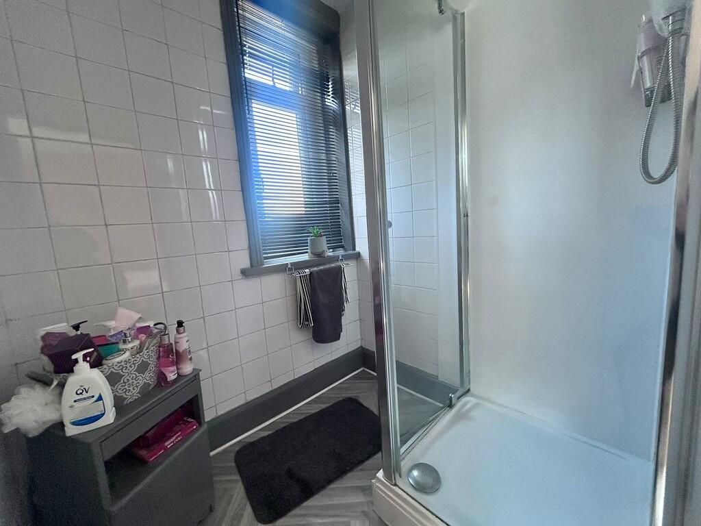Shower Room in Ma...