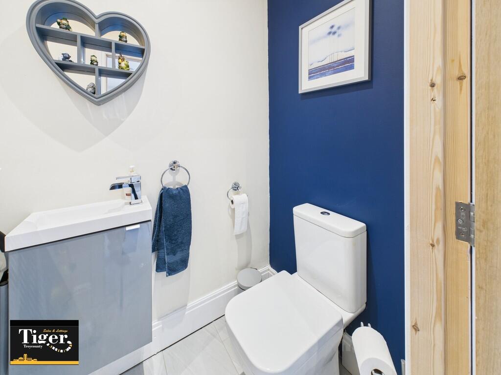 CAM02176G0-PR0553...