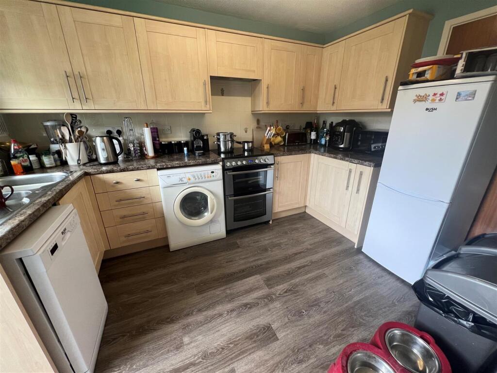 Kitchen 1.jpg
