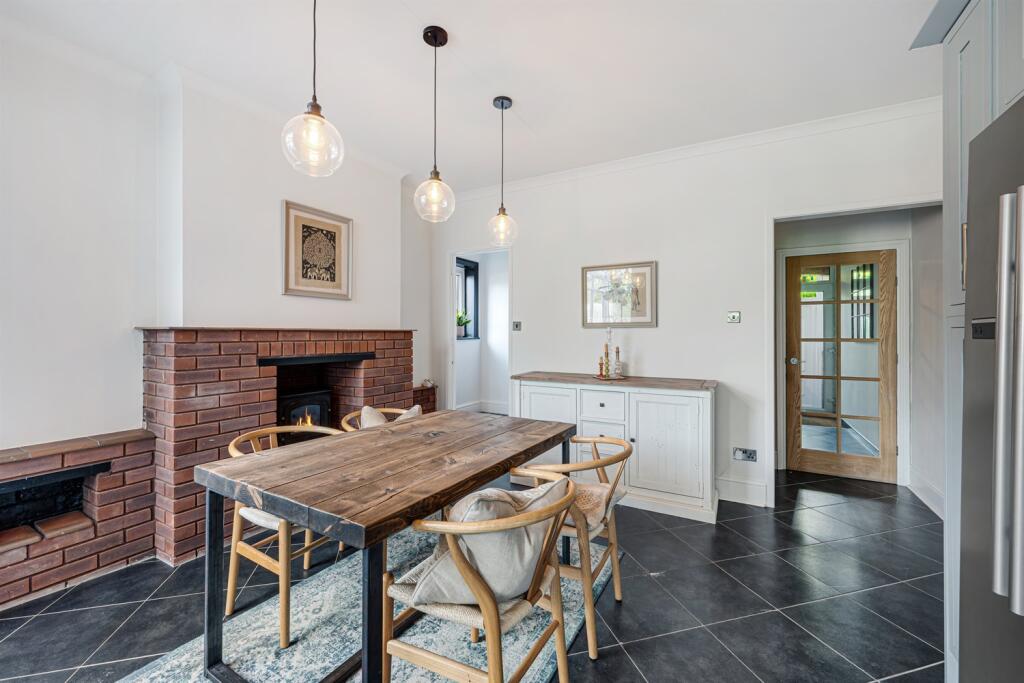 Open-Plan Dining Kit