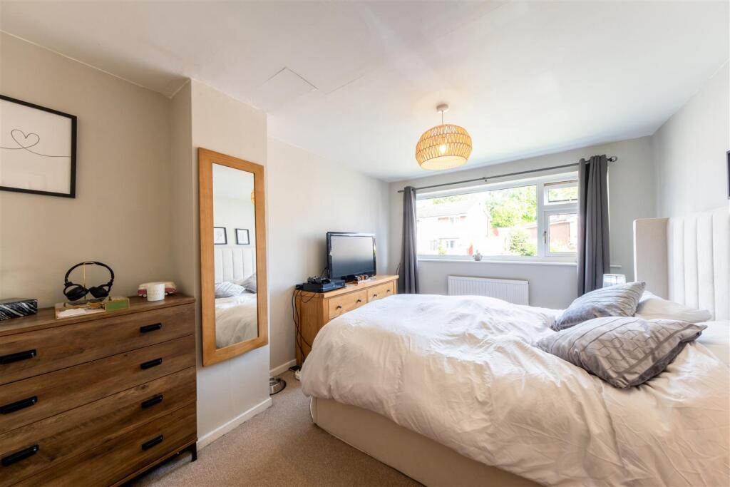 28 Oathills Drive-015.jpg