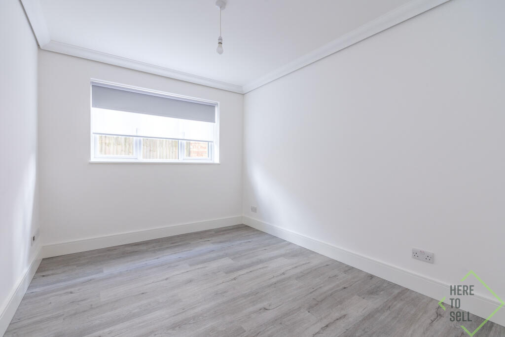 28 Petworth Road, N12 9HH-6