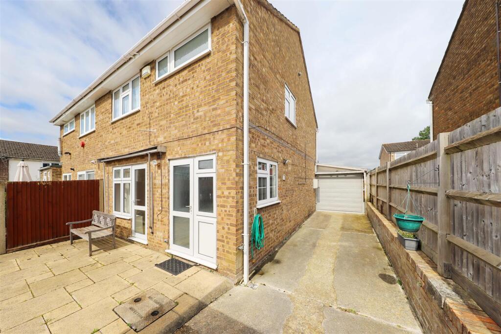 43 Stowe Crescent (7) copy.jpg