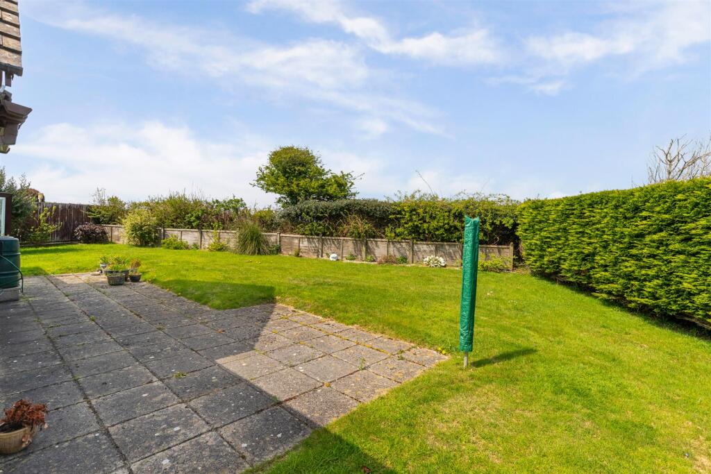 A07 - 10 Crestway Strete - 250424.jpg