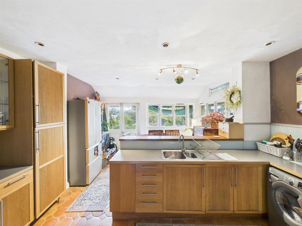 7 - Semi-detached House for Auction, Pill.jpg