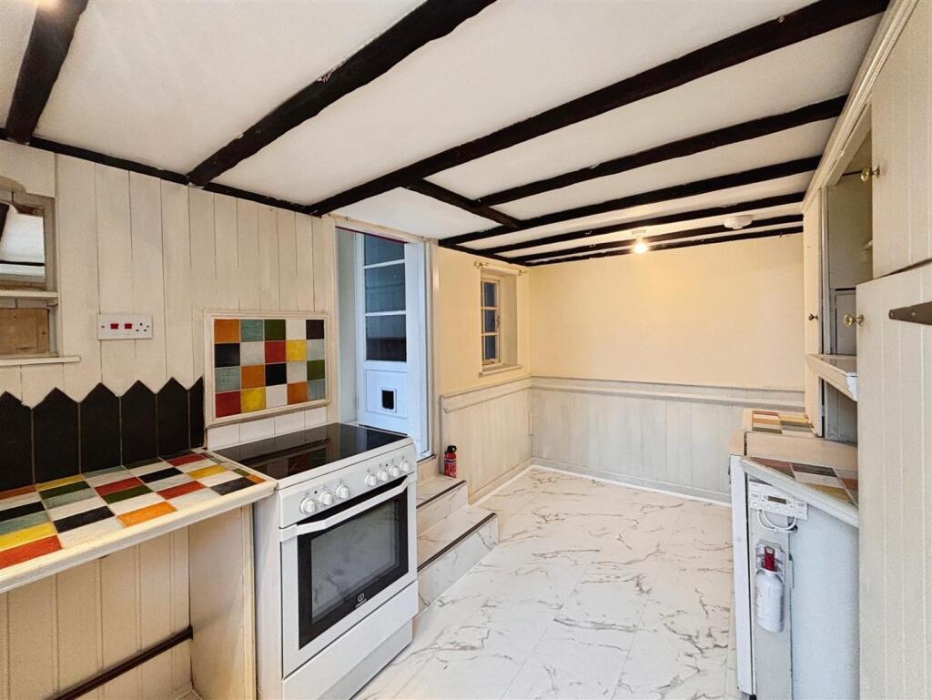 Kitchen (2).jpg