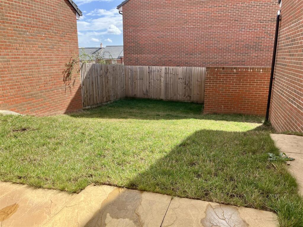 gARDEN.JPG