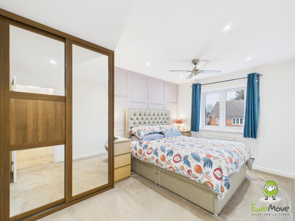 EweMove Estate Agents Basingstoke - The Coach Road