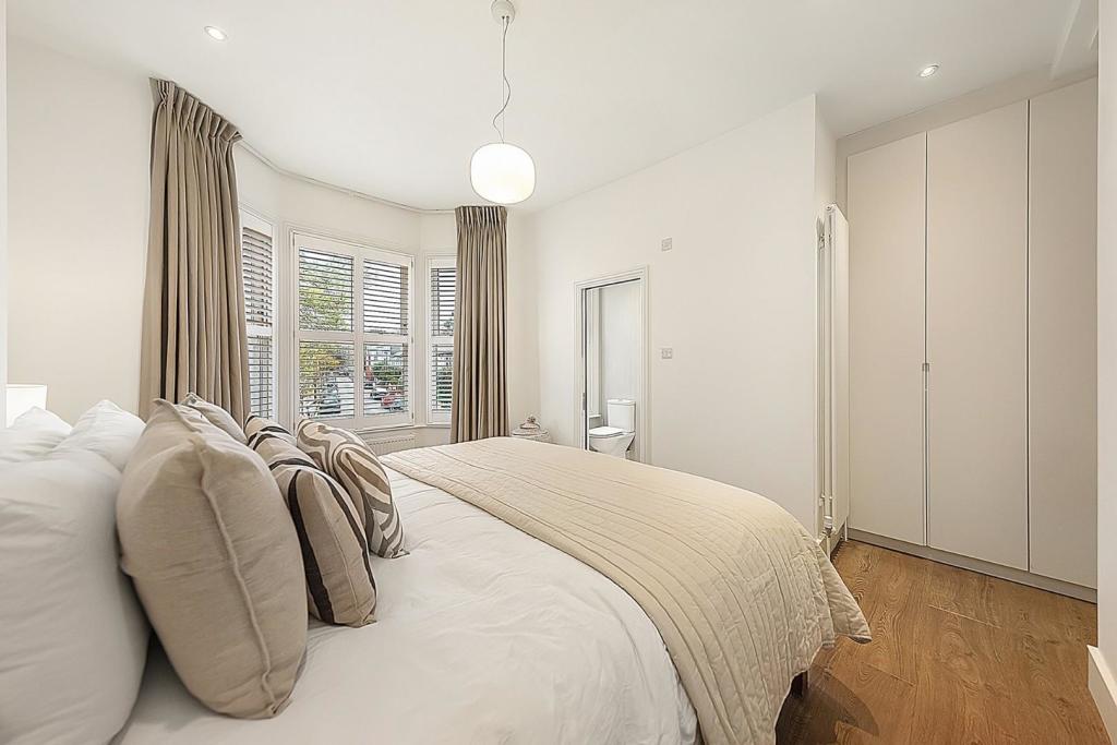 Bedroom (2).jpg