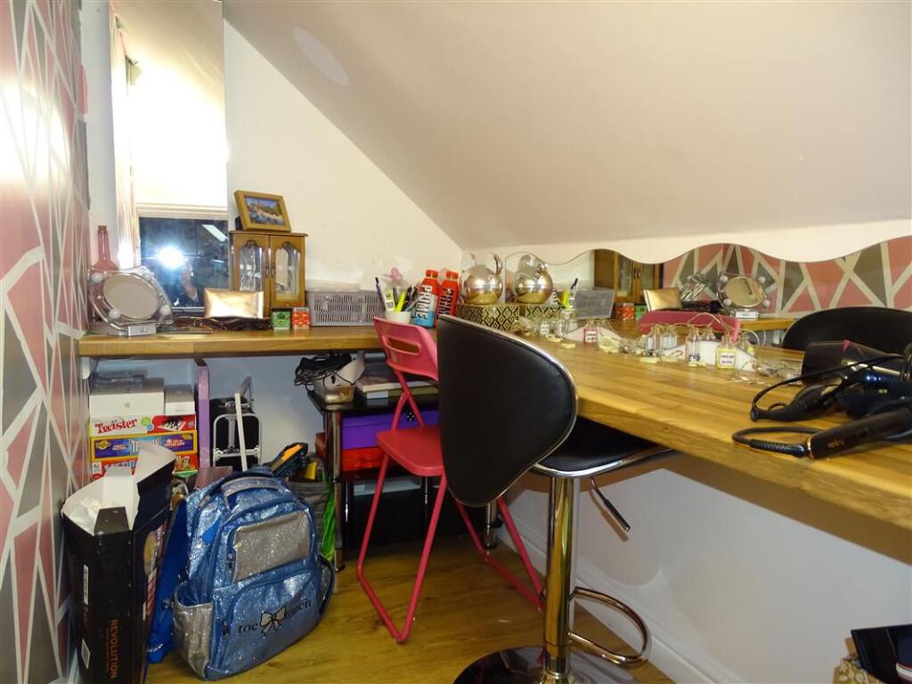 Den off Bedroom 2