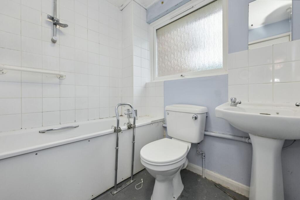 60 Madells, Epping, Essex CM16 4NW