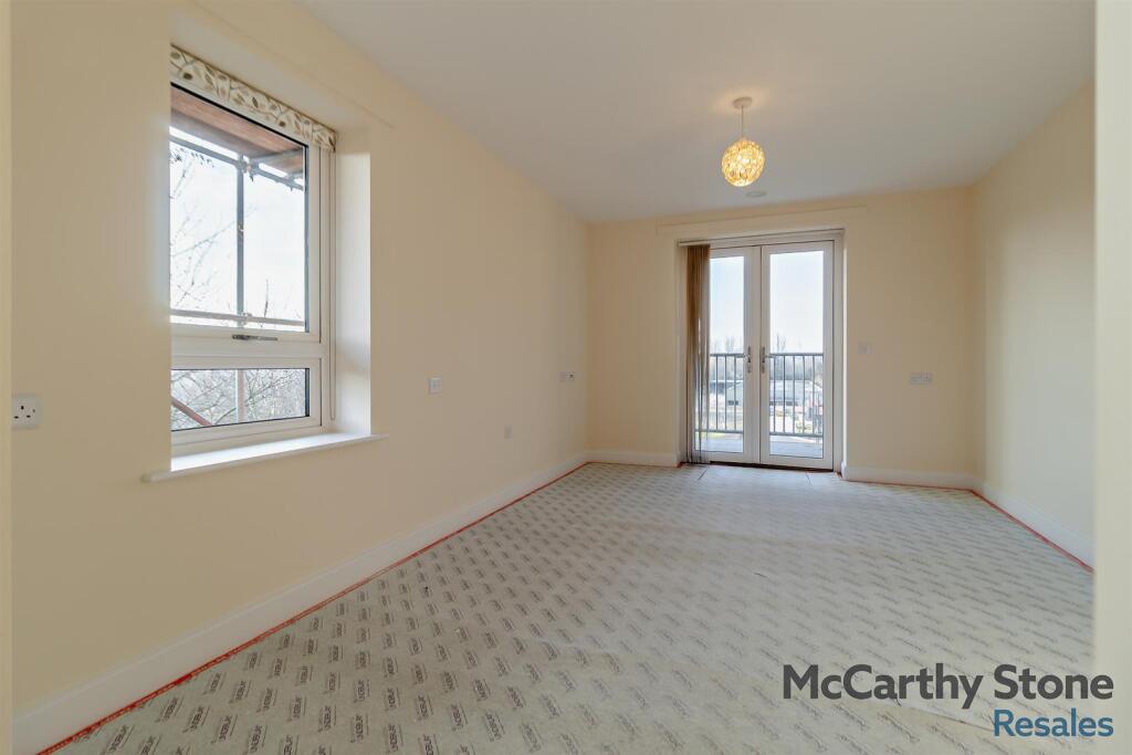 8636808-interior02-800.jpg