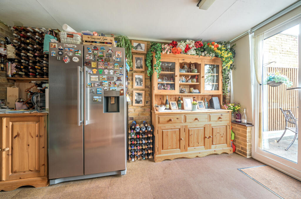 1370645-8-68fa73a...