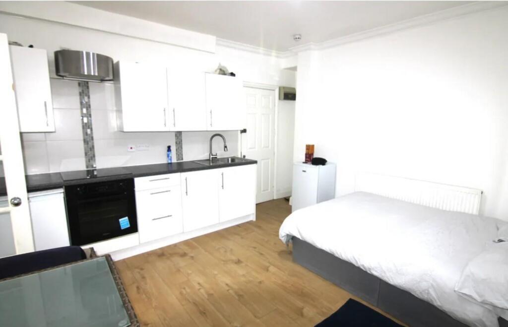 278867_34120873_I...