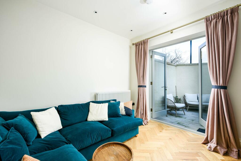Sitting_Room_2.jpg