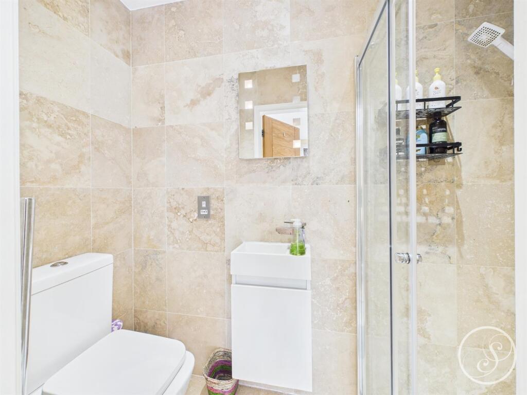 Bed 2 En-suite