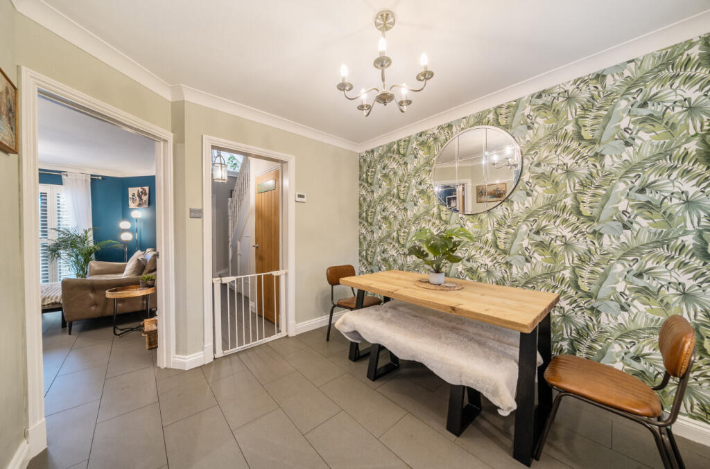 1375749-6-690c762...