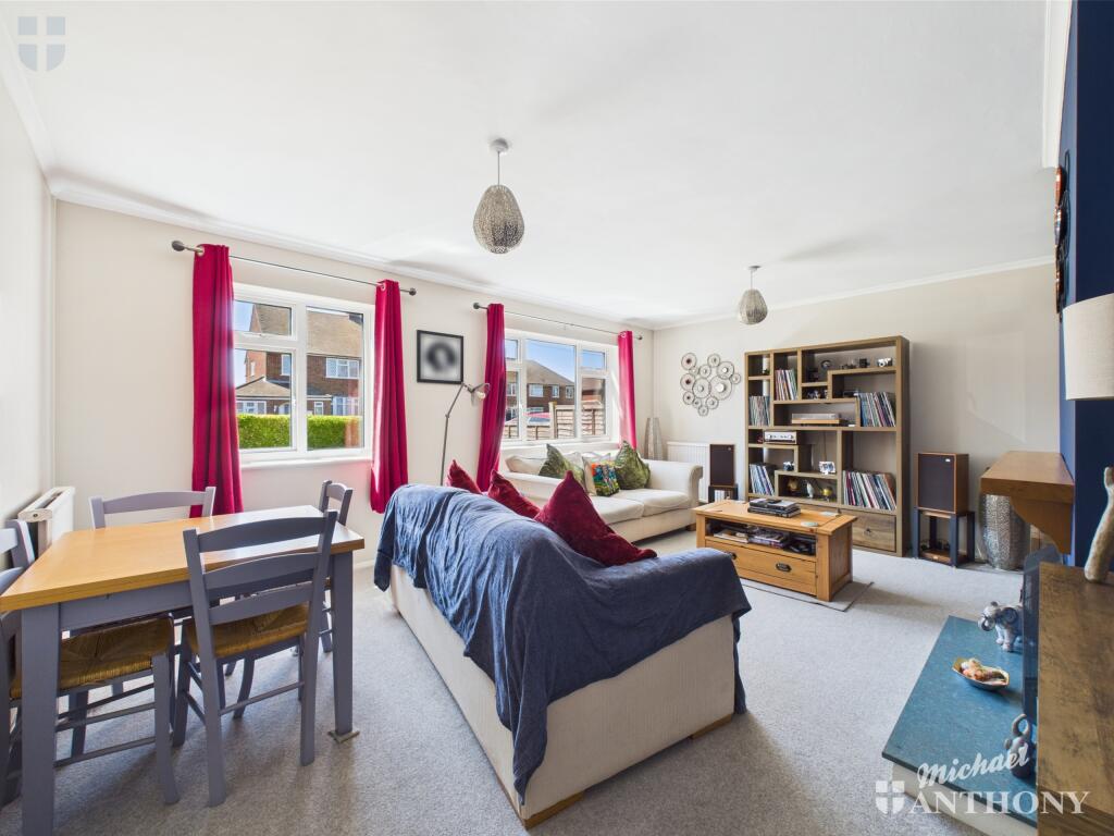 CAM03218G0-PR0646-STILL010