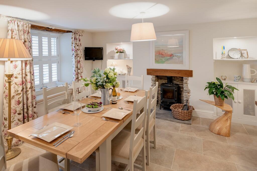 34 Clarence Hill, Dartmouth,  Dining Area