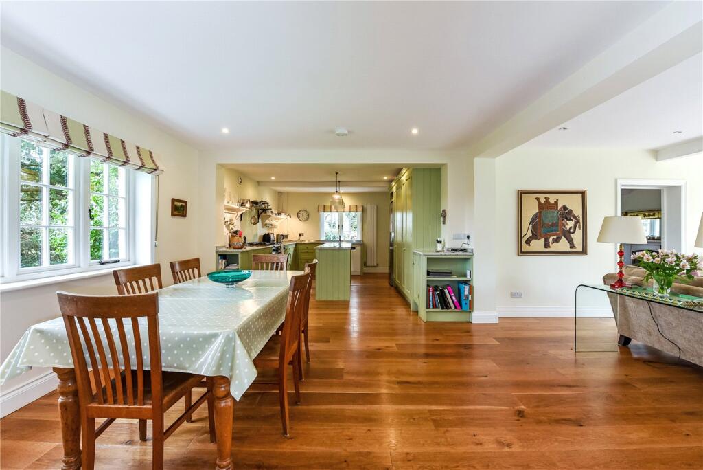 Sitting/Dining Room